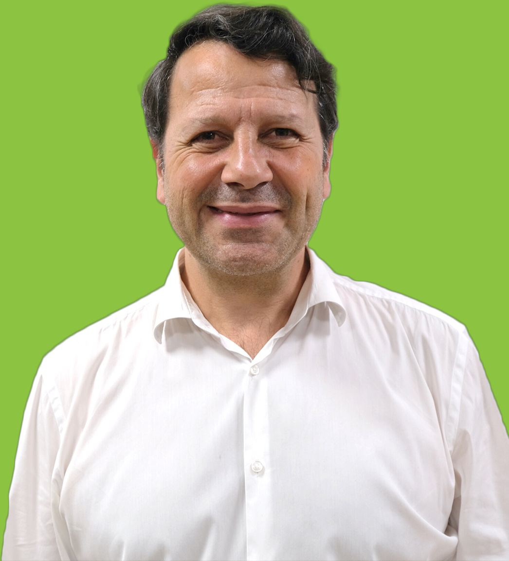 Alex - with green DataBlend-Photoroom